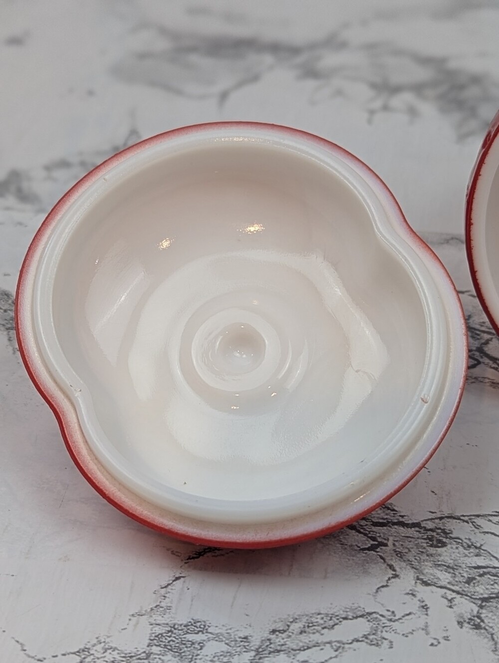 Hazel Atlas Strawberry Milk Glass Lidded Jam Jar Sugar Bowl Cottagecore - Picture 4 of 11